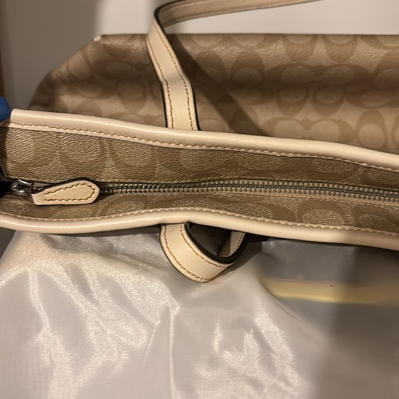 Coach X Disney Minnie Mouse collab‎ tan tote - Picture 8 of 9